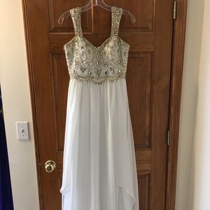 Dave & Johnny size 7/8 white gown